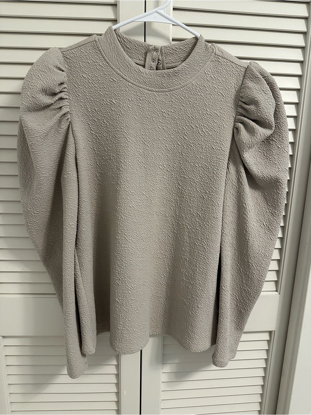 THML Sculpted Puff Sleeve Top — Light Taupe